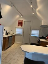 Building Photo - 109 Cook St