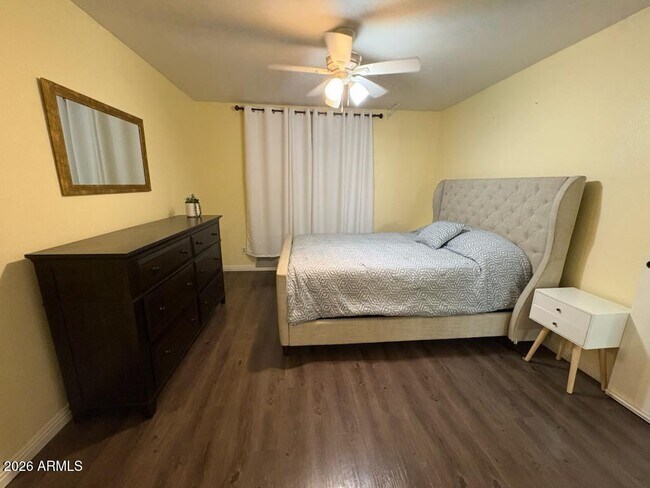 Building Photo - 839 S Westwood