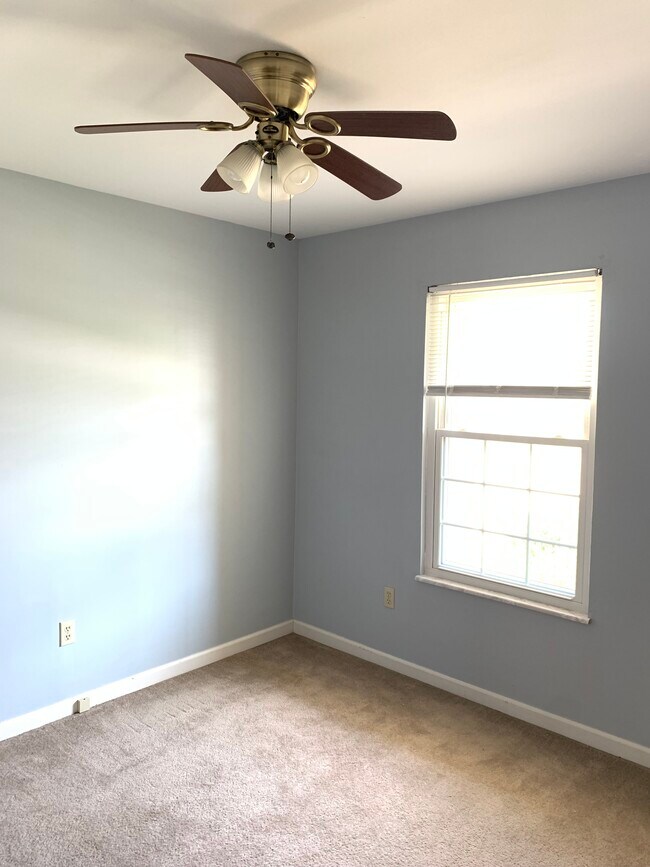 Building Photo - 7188 Oak Stream Dr