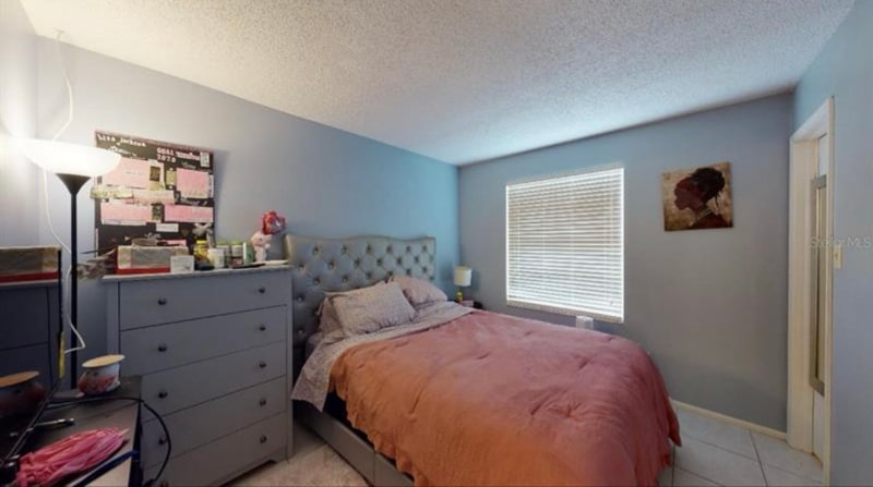 Building Photo - 1413 Tiverton Dr