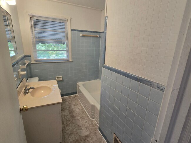 Building Photo - Decker Boulevard-International Corridor