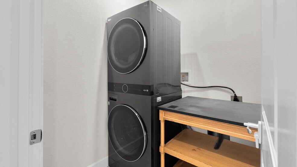 Building Photo - 1723 Pedrozzi Cmn