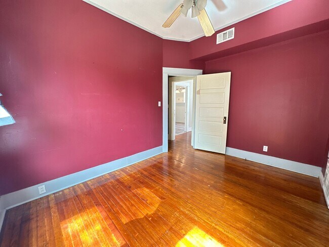 Building Photo - 457 Dalzell St
