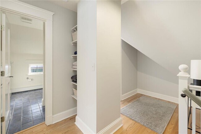 Building Photo - 68 Sachuest Way