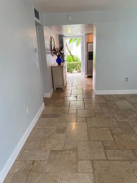 Building Photo - 53 High Point Cir W