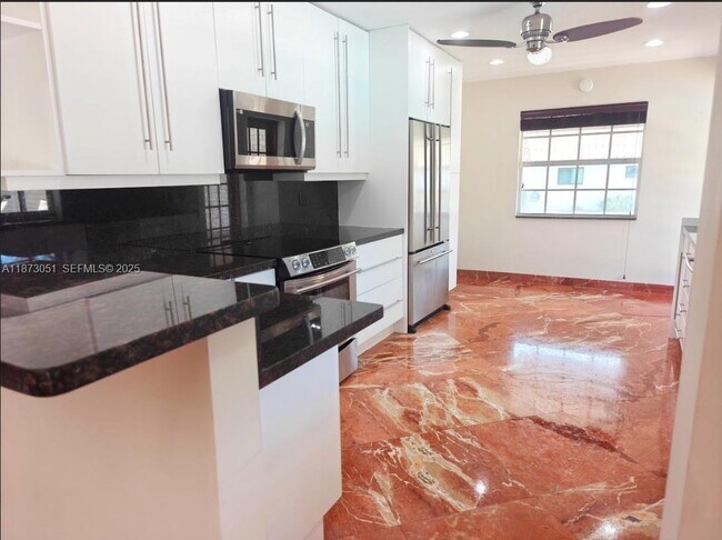 Building Photo - 4027 Pierce St