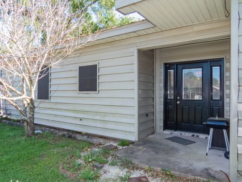 Building Photo - 617 E School St