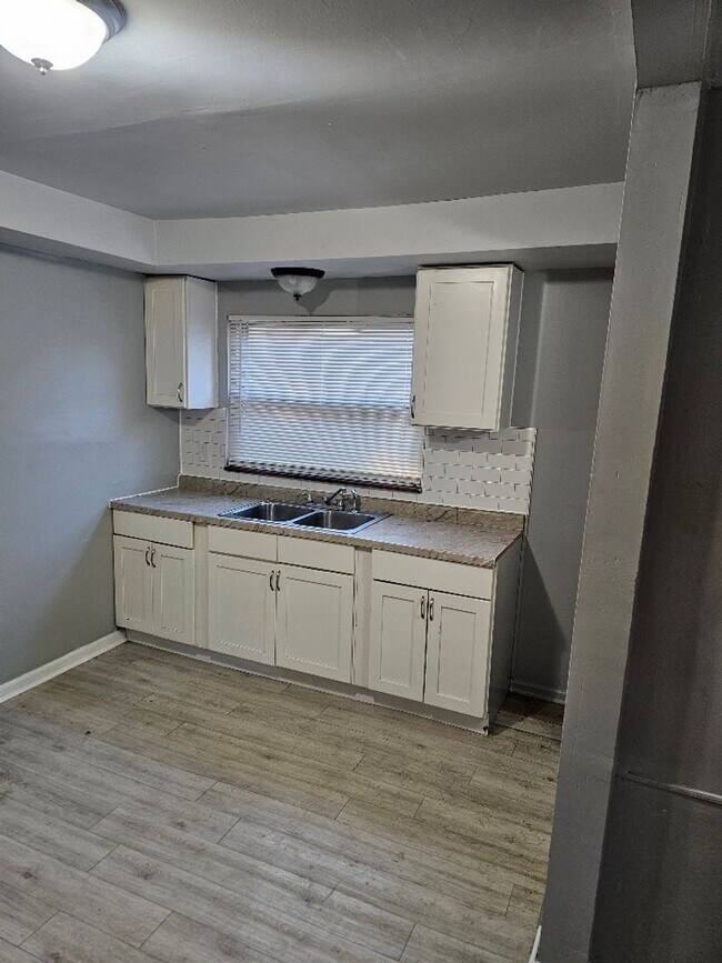 Building Photo - Charming 3-Bedroom Home and 1 Bath for Rent!