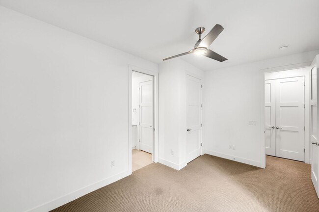Building Photo - LUX 3BD, 5BA Modern Townhome at 9th & CO Near Congress Park
