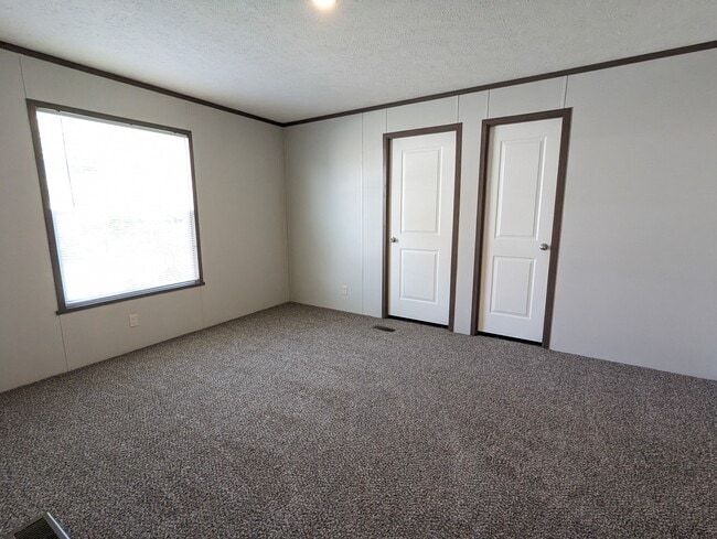 Building Photo - 46000 Geddes Rd