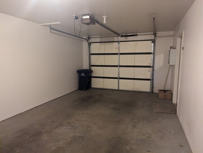 Building Photo - Attractive 3 bedroom 2 bath Condo in Wonderful Quiet Lewiston Neighborhood