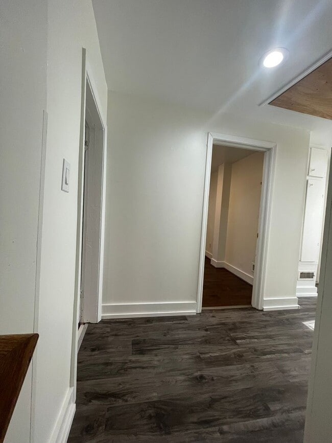 Building Photo - Spacious 5-Bedroom Home Near EMU