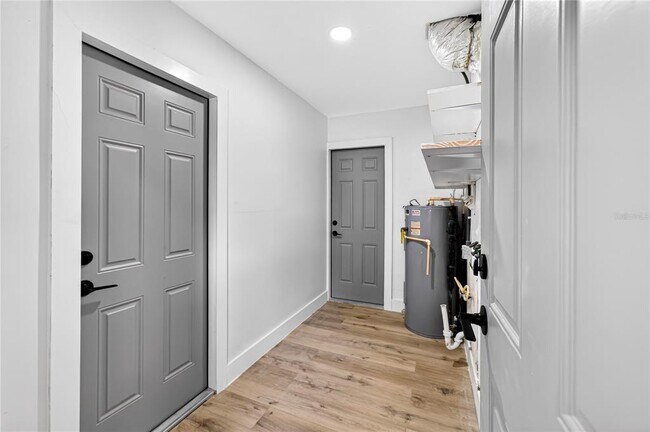 Building Photo - 2141 Indian Ave S