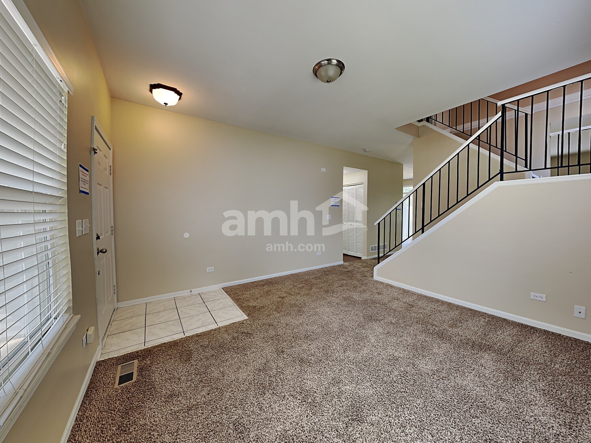 Building Photo - 2828 Sun Valley Dr