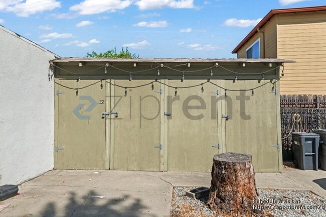 Building Photo - 908 40th St