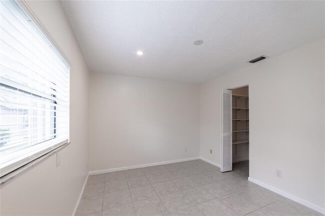 Building Photo - 1260 NW 101st Ave