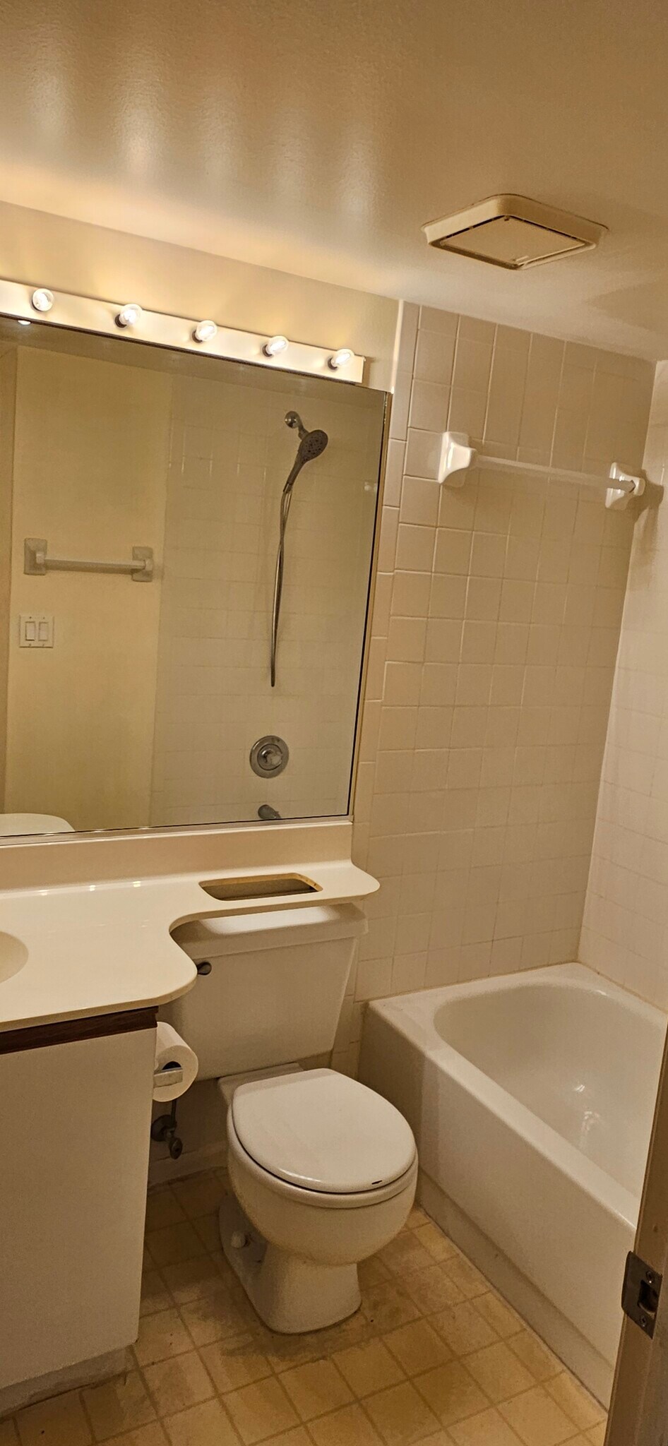 Building Photo - 4550 Pinebrook Cir