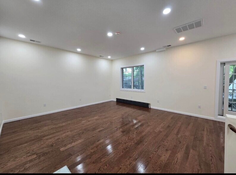 Building Photo - 276 Prescott Ave