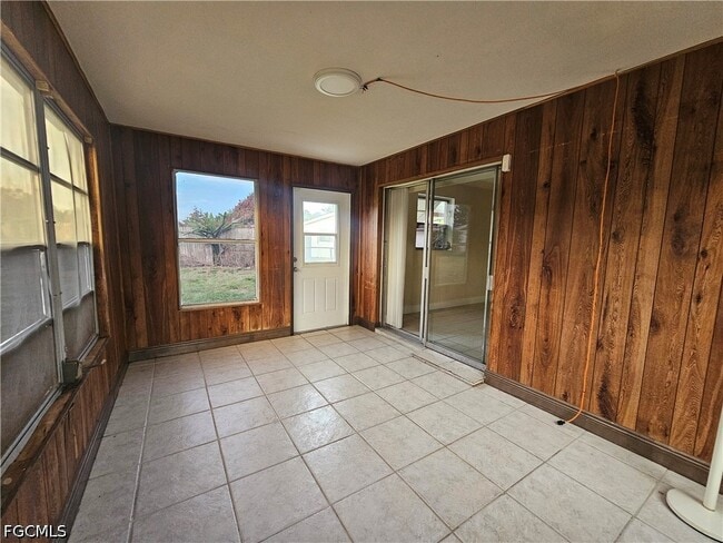 Building Photo - 423 Morgan Cir S