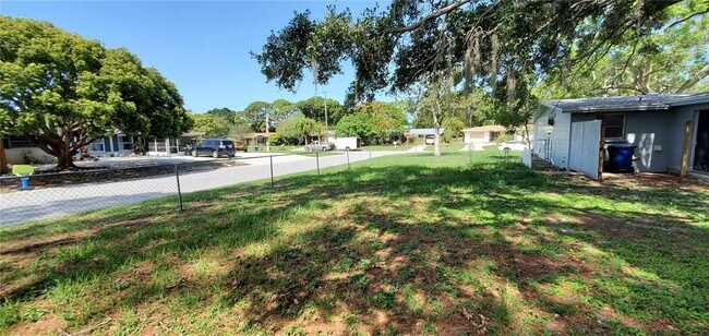 Building Photo - 5529 Nutmeg Ave