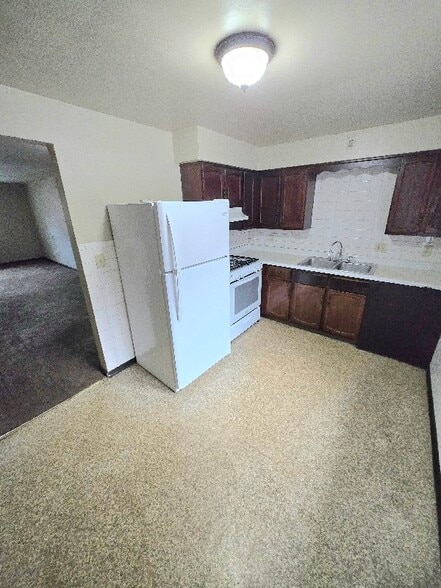 Building Photo - 8260 Southern Blvd