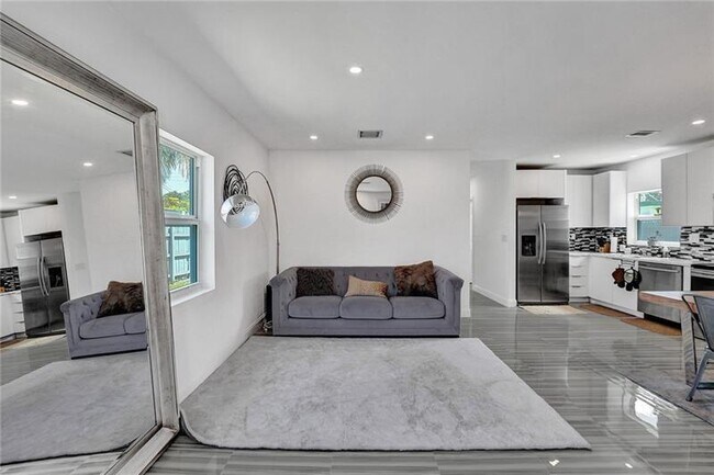 Building Photo - 1732 NE 173rd St