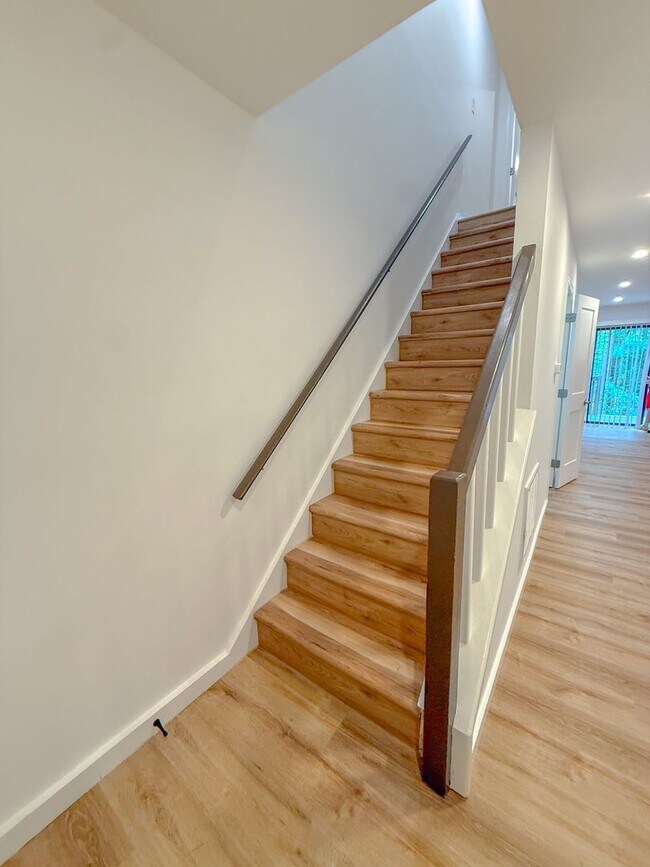 Building Photo - 4247 The Oaks Dr