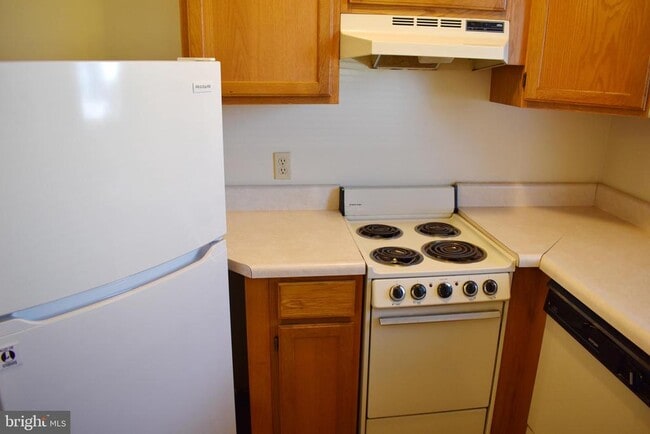 Building Photo - 945 Orchard Dr