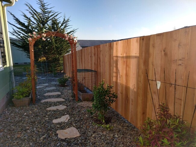 Building Photo - COMING SOON! NOW TAKING APPLICATIONS! An Outdoor Entertainer's Dream on the Majestic Oregon Coast!