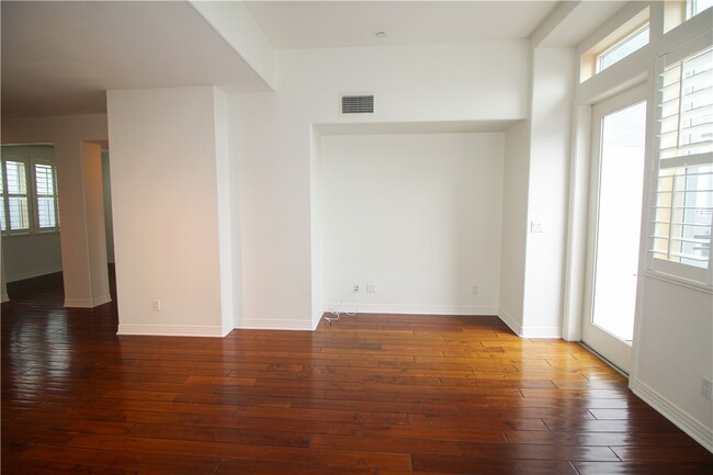 Building Photo - 7100 Playa Vista Dr