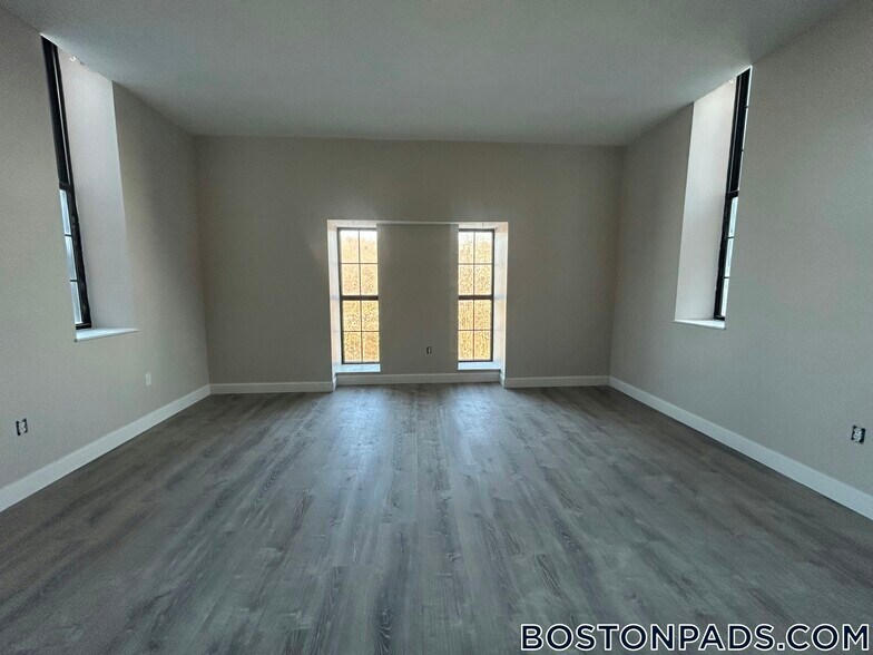 Building Photo - 2 Weaver Street