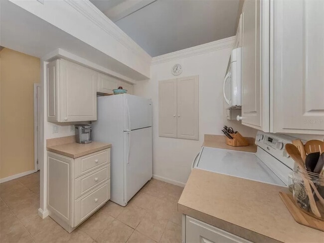 Building Photo - 1585 Tarpon Center Dr