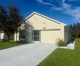 Building Photo - 3BR/2BA single-family home in gated community