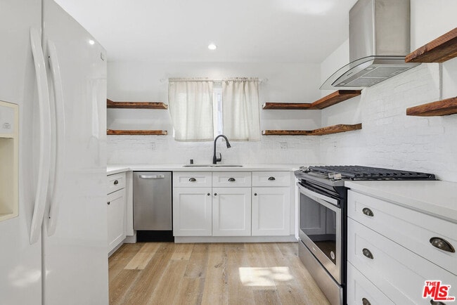 Building Photo - 5226 Rockland Ave