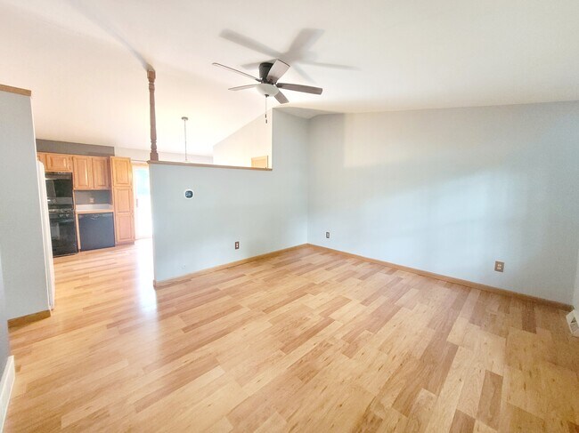 Building Photo - 5109 Primrose Ave SE