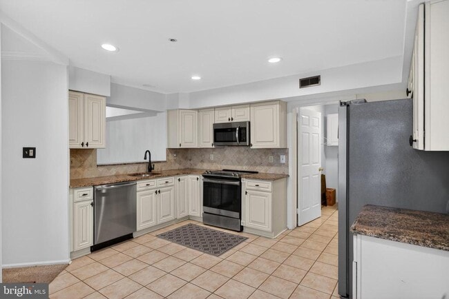 Building Photo - 324 Tuvira Ln