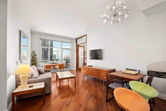 Building Photo - Top Floor Condo in the Gaslamp District!