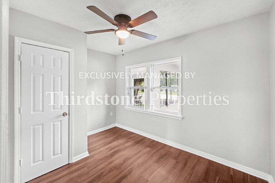 Building Photo - 3032 W 5th St