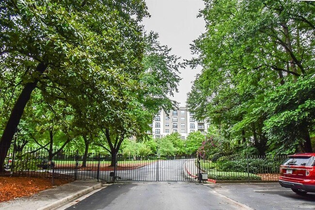 Building Photo - 130 26th St NW