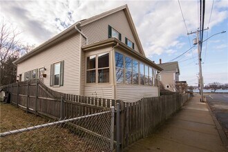 Building Photo - 12 Washington St