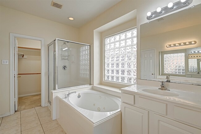 Building Photo - 16635 Bishop Knoll Ln