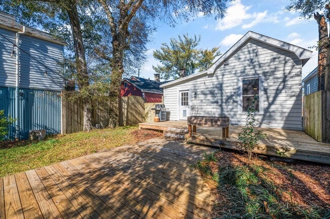 Building Photo - 3 Bedroom, 2 Bathroom Cottage In the Heart of Downtown Wilmington