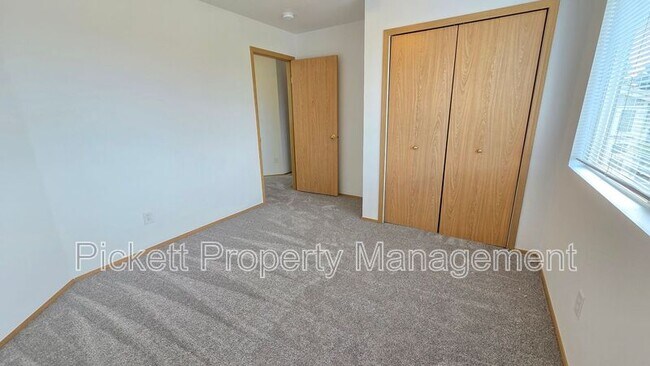 Building Photo - 11615 Breckenridge Ln NW