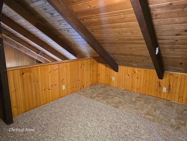 Building Photo - Waterfront 1 bedroom with a loft