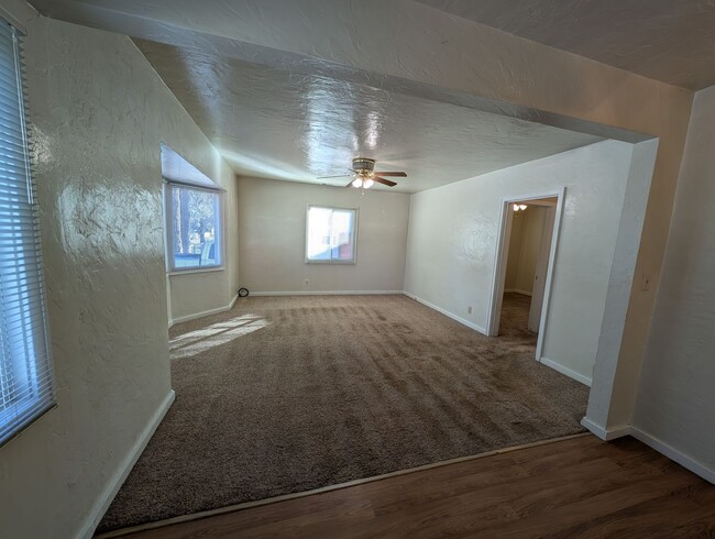 Building Photo - 3 Bedroom 1 Bath Near Redding Library