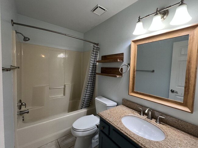 Building Photo - Beautiful 4-Bedroom Home in Kiln Creek