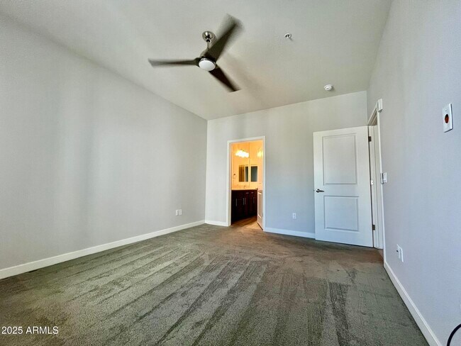 Building Photo - 2511 W Queen Creek Rd