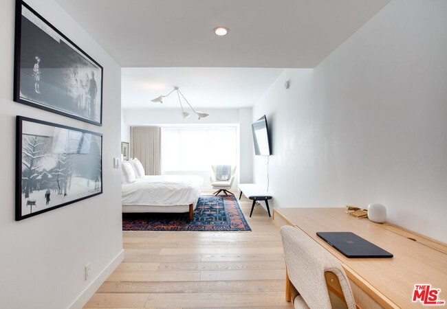 Building Photo - 10520 Wilshire Blvd