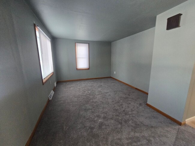 Building Photo - VIDEOTOUR: 3-Bedroom Country home with Garage and more! PETS WELCOME