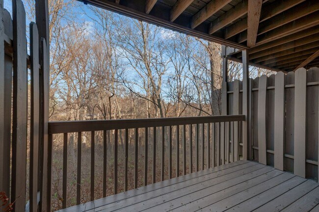 Building Photo - Belle Meade Townhome